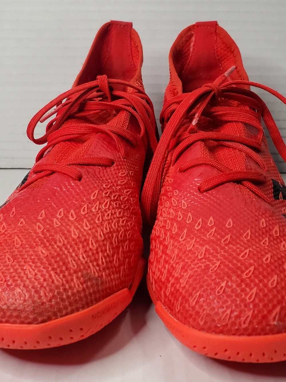 adidas Predator Red Sneakers With Black Accents Mens 7 - Picture 5 of 8